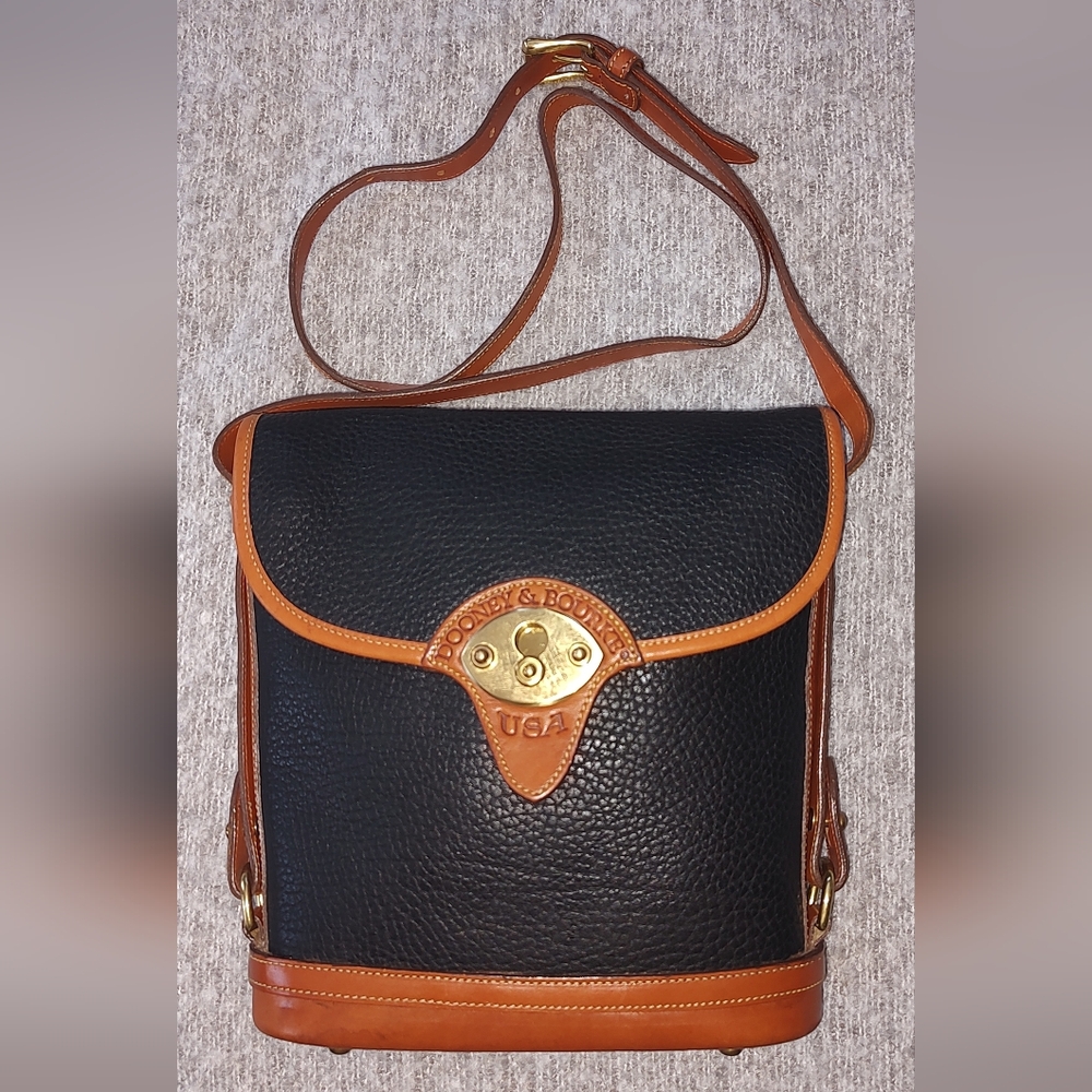 Dooney Bourke Vintage Crossbody Bag Leather Black Old Money